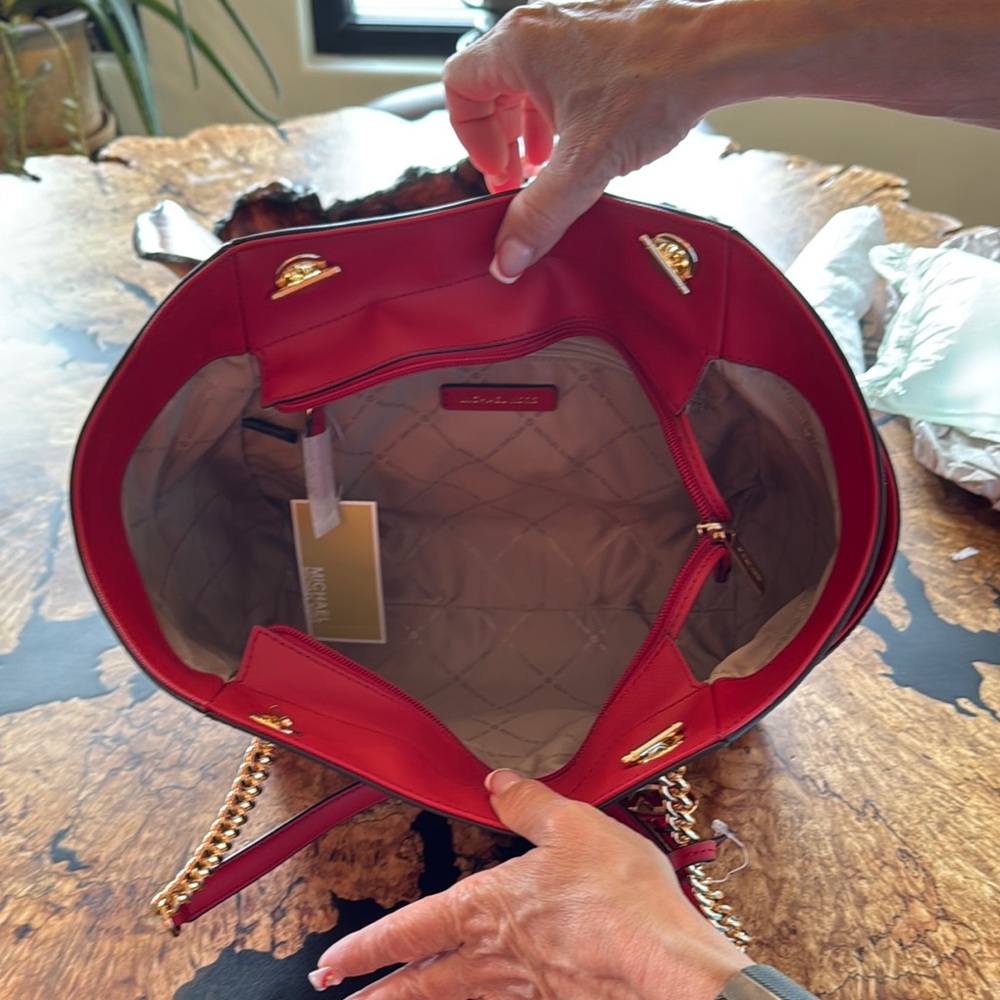 NWT Michael Kors Jet Set Travel Bright Red Shoulder Tote with Gold Chain Straps - Picture 7 of 8